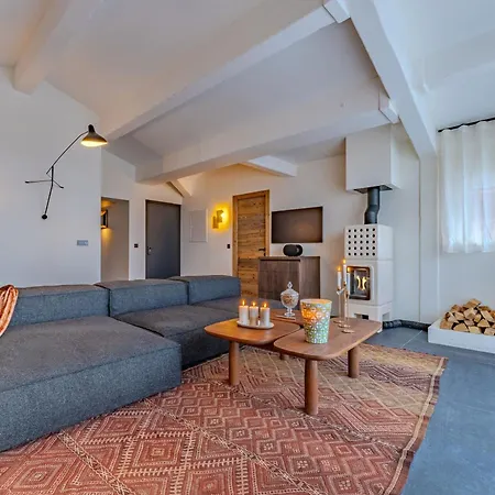 Luxury Penthouse With Mountain View & Fireplace *