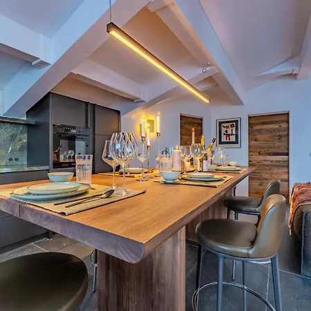 Luxury Penthouse With Mountain View & Fireplace *